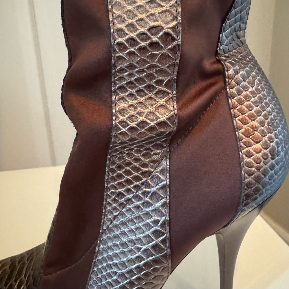 Carlos Santana Justice high heel boots. Brown and faux snakeskin print.  Size 8 - Picture 4 of 9